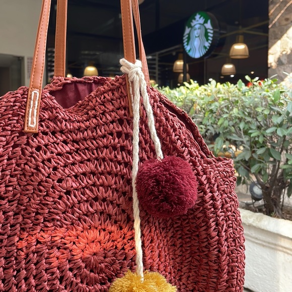 American Eagle Outfitters Handbags - American eagle outfitters round jute bag